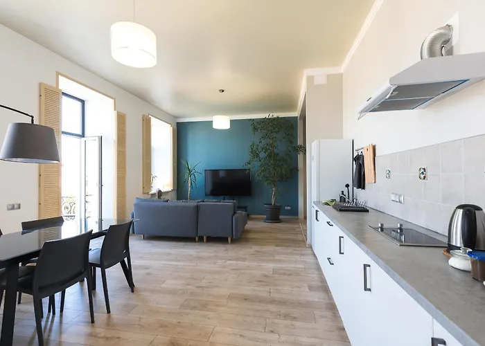 готельчик у кірхи Odesa