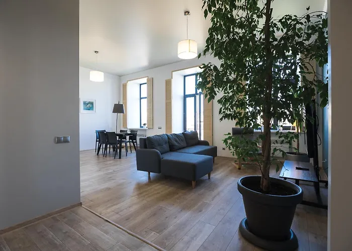 готельчик у кірхи Odesa